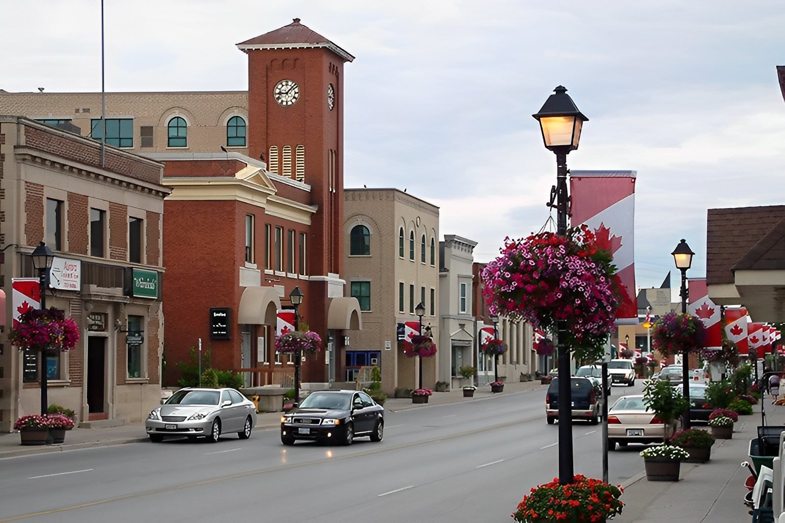 Aurora Ontario historic downtown on Yonge Street