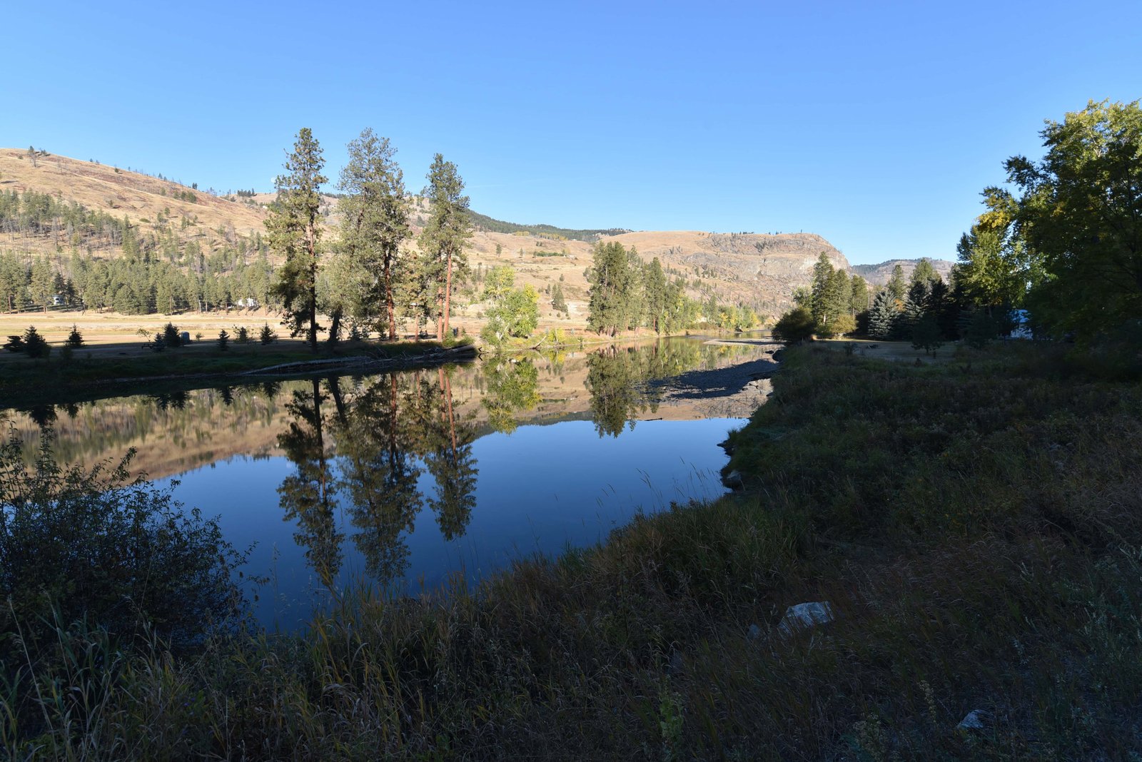 Kettle River flowing through Midway BC in the Boundary Country